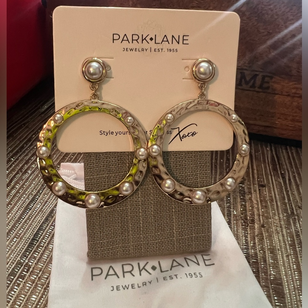 ☘️Park Lane Angel Earrings